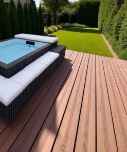Mini Spa Whirlpool auf Holzterrasse