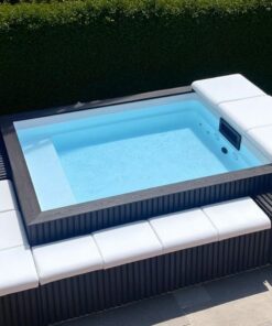 Outdoor Whirlpool Mirage 3 im Garten