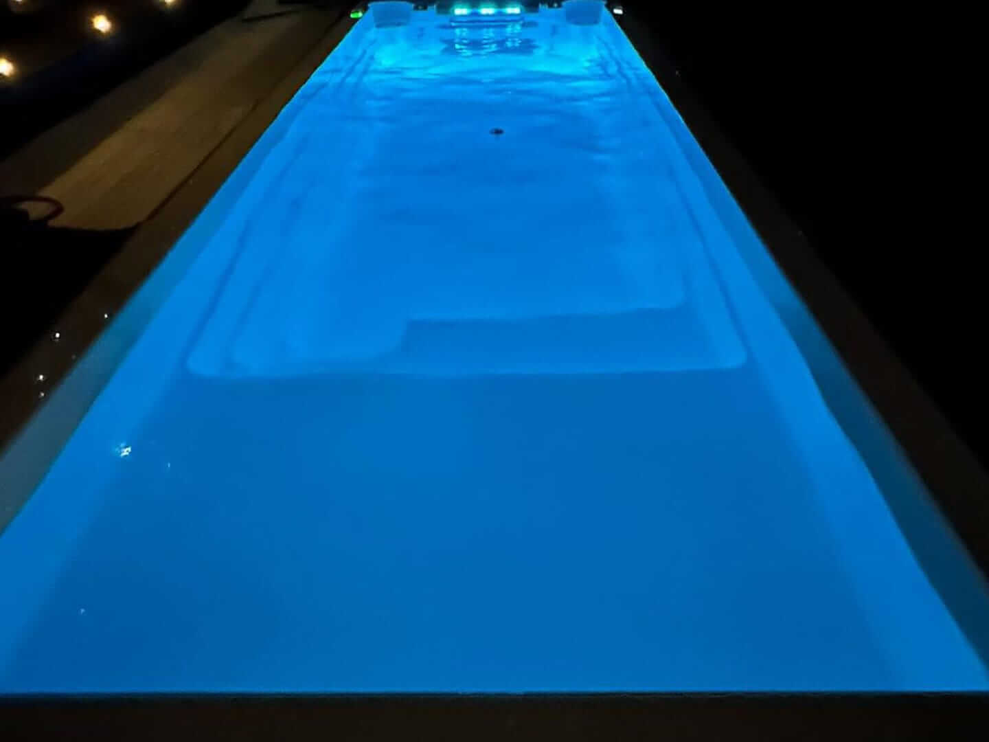 Swim Spa Compact 600 abends beleuchtet