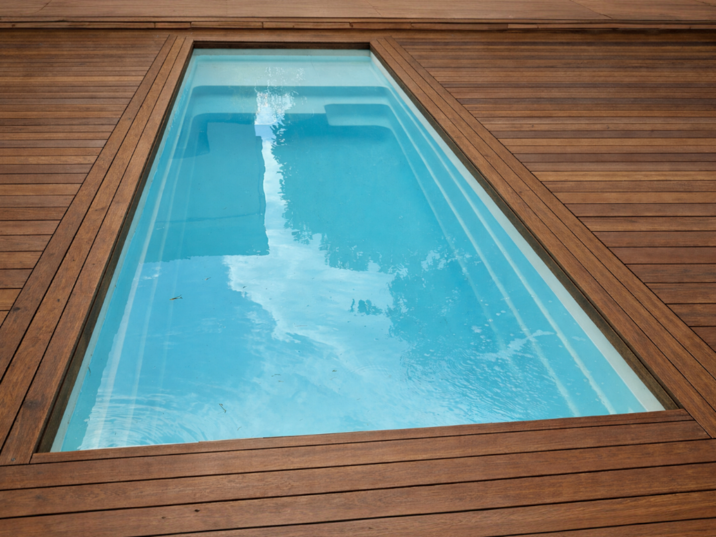 Swim Spa Compact eingebaut im Garten
