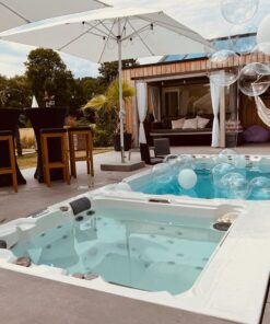 Swim Spa Sport 700 eingebaut in Fliesenterrasse